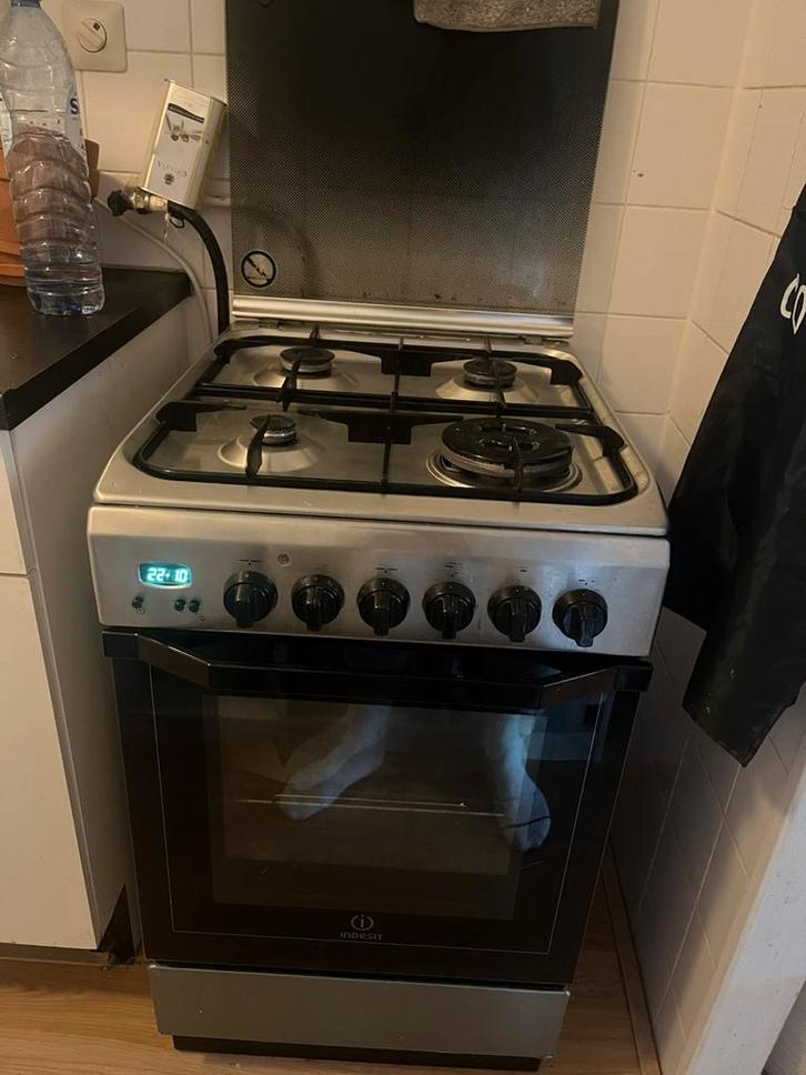 Oven fornuis indesit, Witgoed en Apparatuur, Fornuizen, Gebruikt, Vrijstaand, Gas, 4 kookzones, 85 tot 90 cm, Ophalen