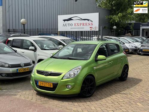 Hyundai I20 1.4i DynamicVersion/Automaat/Leerbekleding/Nieuw, Auto's, Hyundai, Bedrijf, Te koop, i20, ABS, Airbags, Boordcomputer