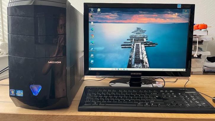 Medion Desktop PC, Computers en Software, Desktop Pc's, Gebruikt, 3 tot 4 Ghz, HDD, SSD, 16 GB, Met videokaart, Met monitor, Ophalen