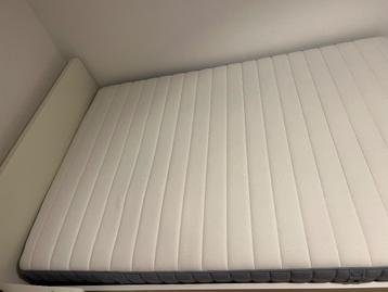 Bed + matrass 140x200