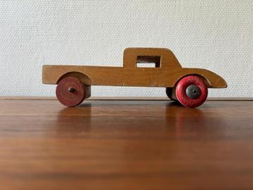 Vintage houten trekauto beschikbaar voor biedingen