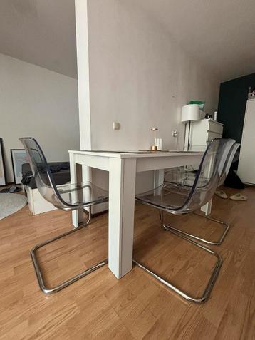 4 Chairs - table beschikbaar voor biedingen