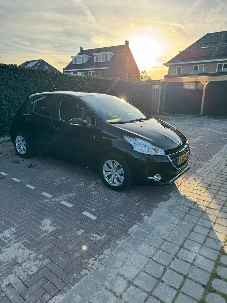 Peugeot 208 1.2 VTI 60KW/82PK 5-D 2013 Zwart, Auto's, Peugeot, Particulier, Airbags, Airconditioning, Bluetooth, Boordcomputer