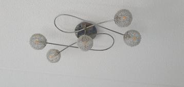 Designlamp van draadstaal met metaalgaas. Woonkamer beschikbaar voor biedingen