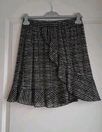 Zwarte rok met print - Maat S, Kleding | Dames, Zwart, Maat 42/44 (L), Ophalen of Verzenden, Boven de knie