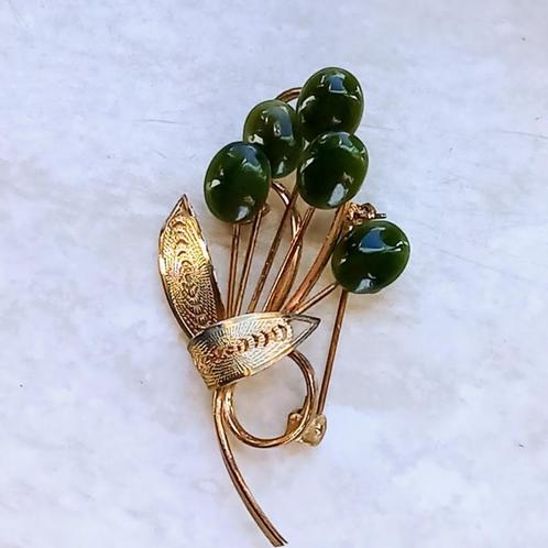 vintage filigrain broche met faux jade, Sieraden, Tassen en Uiterlijk, Broches, Zo goed als nieuw, Overige materialen, Goud, 4 tot 7 cm