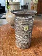 VEST Keramiek uit Gouda-Holland geribbeld bruin beige, Overige kleuren, Aardewerk of Porselein, Ophalen of Verzenden, Zo goed als nieuw