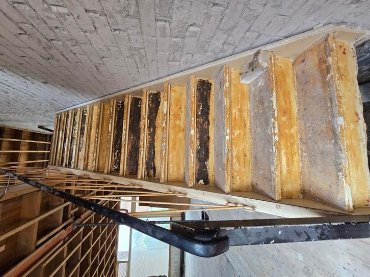 Antieke trapleuning, trap zelf komt ook beschikbaar., Doe-het-zelf en Verbouw, Ladders en Trappen, Gebruikt, 2 tot 4 meter, Ophalen