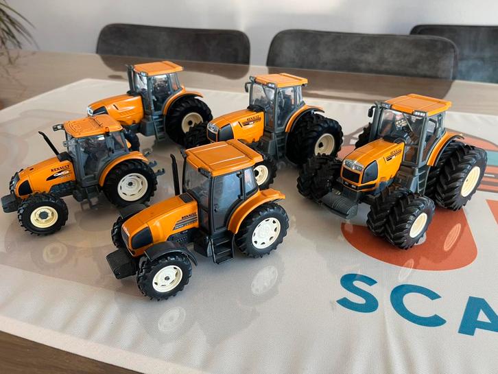 Verzameling Renault trekkers 935 RZ 936 Atles Celtis Ares, Hobby en Vrije tijd, Modelauto's | 1:32, Zo goed als nieuw, Tractor of Landbouw