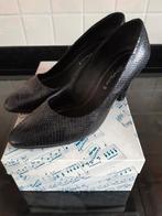 Mooie zwarte leren dolcis maat 38 hakhoogte 7, Kleding | Dames, Ophalen of Verzenden, Zo goed als nieuw