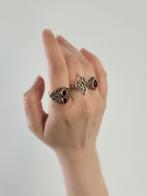 Echt zilveren ring van Wiezewasjes met granaat, Gebruikt, 19 tot 20, Ophalen of Verzenden, Met edelsteen