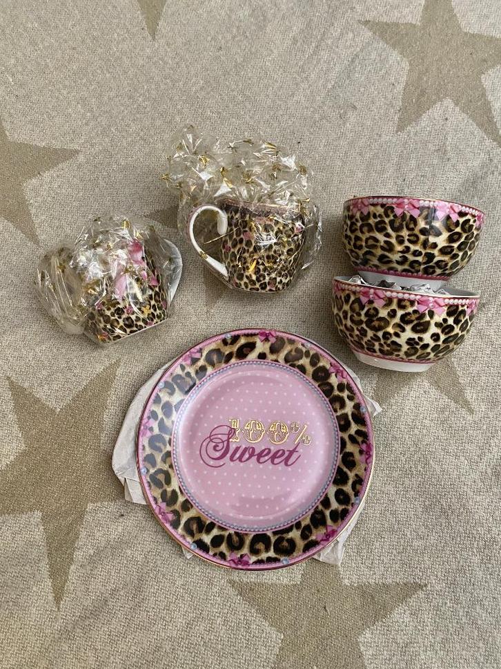 Little Diva servies (NIEUW), Huis en Inrichting, Keuken | Servies, Nieuw, Kop(pen) en/of Schotel(s), Overige stijlen, Aardewerk