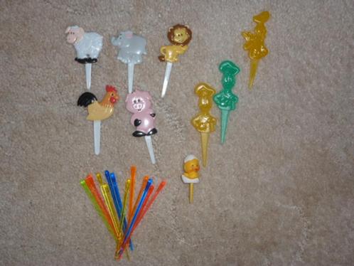 21 leuke cocktail prikkers 9 dieren en 12 gekleurde prikkers, Hobby en Vrije tijd, Feestartikelen, Nieuw, Versiering, Verjaardag