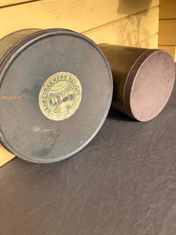 Oude blikken banketbakkers nogat & Vlinderco beschikbaar voor biedingen