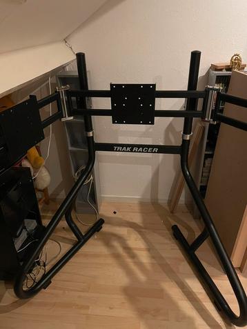 Trakracer triple monitor stand beschikbaar voor biedingen