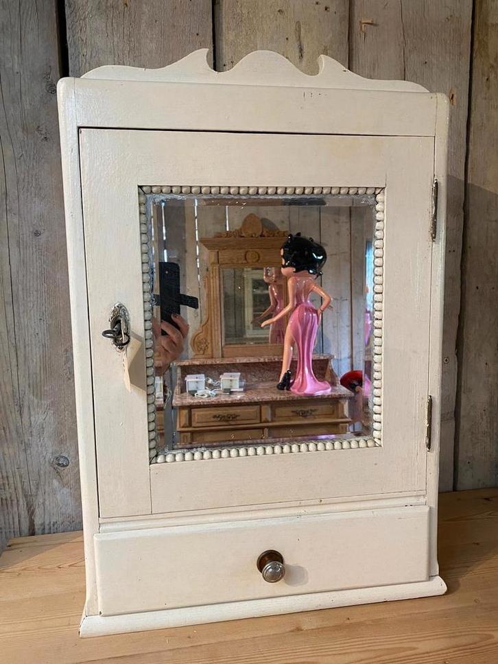 Leuk Frans wandkastje toiletkastje hangkastje, Antiek en Kunst, Curiosa en Brocante, Ophalen