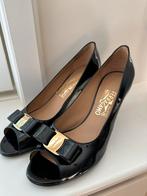 Zwarte Salvatore Ferregamo pumps maat 40, Salvatore Ferregamo, Pumps, Zwart, Ophalen of Verzenden