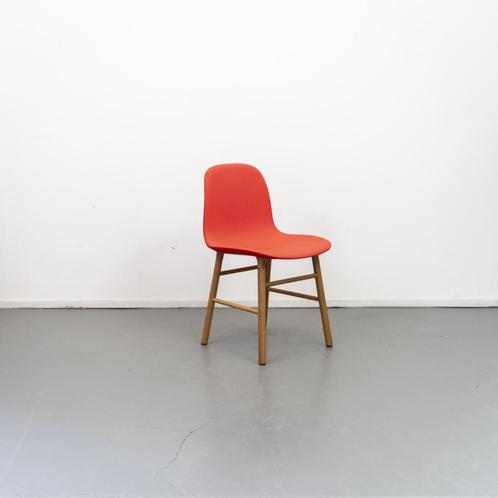3 Normann Copenhagen Form stoel Rood Nieuw, Huis en Inrichting, Stoelen, Nieuw, Hout, Stof