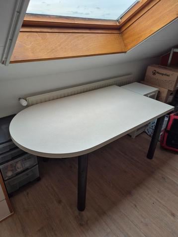 bureau, werk tafel ronde hoek beschikbaar voor biedingen