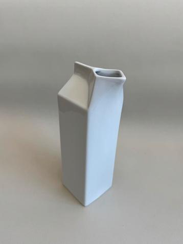 Melkpak vaas keramiek - Design beschikbaar voor biedingen