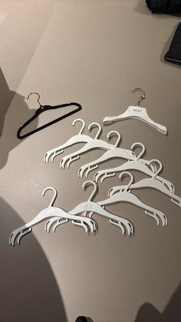 Kleding hangers voor baby kleding h&m beschikbaar voor biedingen