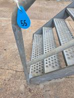 Stalen trap met bordes gegalv hoog 2,6mtr nob055, Doe-het-zelf en Verbouw, Ladders en Trappen, Ophalen, Zo goed als nieuw, 2 tot 4 meter