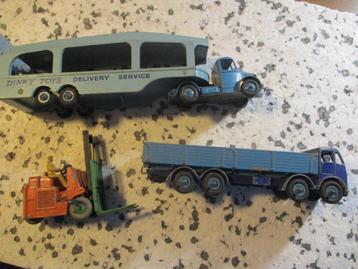 3x  Dinky Toys jaren '50 beschikbaar voor biedingen