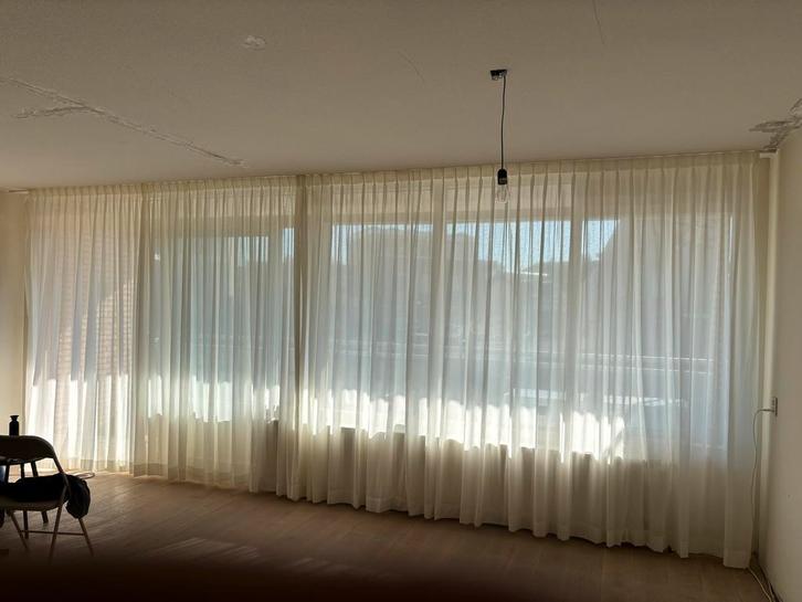 Ecru crème gordijnen inbetween 6 meter breed en 250 hoog, Huis en Inrichting, Stoffering | Gordijnen en Lamellen, Zo goed als nieuw