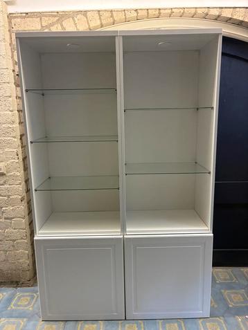 2 Ikea Besta vitrinekasten met led verlichting