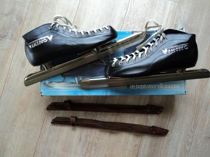 Viking Lage Noren maat 42 zeer goede staat met beschermers!!, Sport en Fitness, Schaatsen, Gebruikt, Noren, Viking, Ophalen of Verzenden