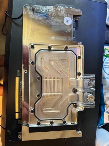 ASUS ROG Strix RTX 3090 OC 24GB + EK Dubbele Waterblock beschikbaar voor biedingen