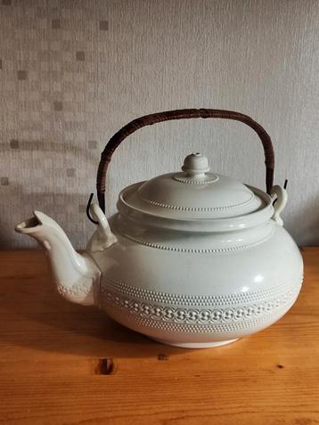 Petrus Regout creamware chocoladeketel, wit keramiek, 1850 beschikbaar voor biedingen