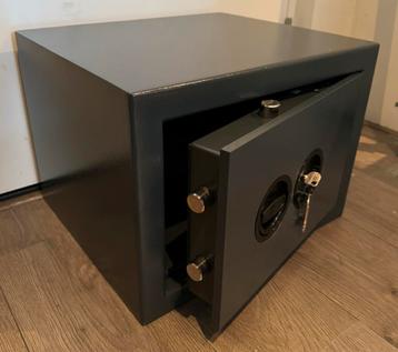 Zeer degelijke NIEUWE kluis brandkast met 2 sleutels beschikbaar voor biedingen
