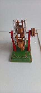 Heel klein houten draaimolentje uit Oost Duitsland, Ophalen of Verzenden