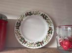 Kerstbord van Royal Sutherland met goud randje, Huis en Inrichting, Ophalen of Verzenden, Zo goed als nieuw, Porselein, Overige stijlen
