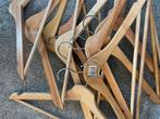 31 Houten Kledinghangers Volwassenen, Ophalen of Verzenden, Gebruikt, Hout, Volwassenen