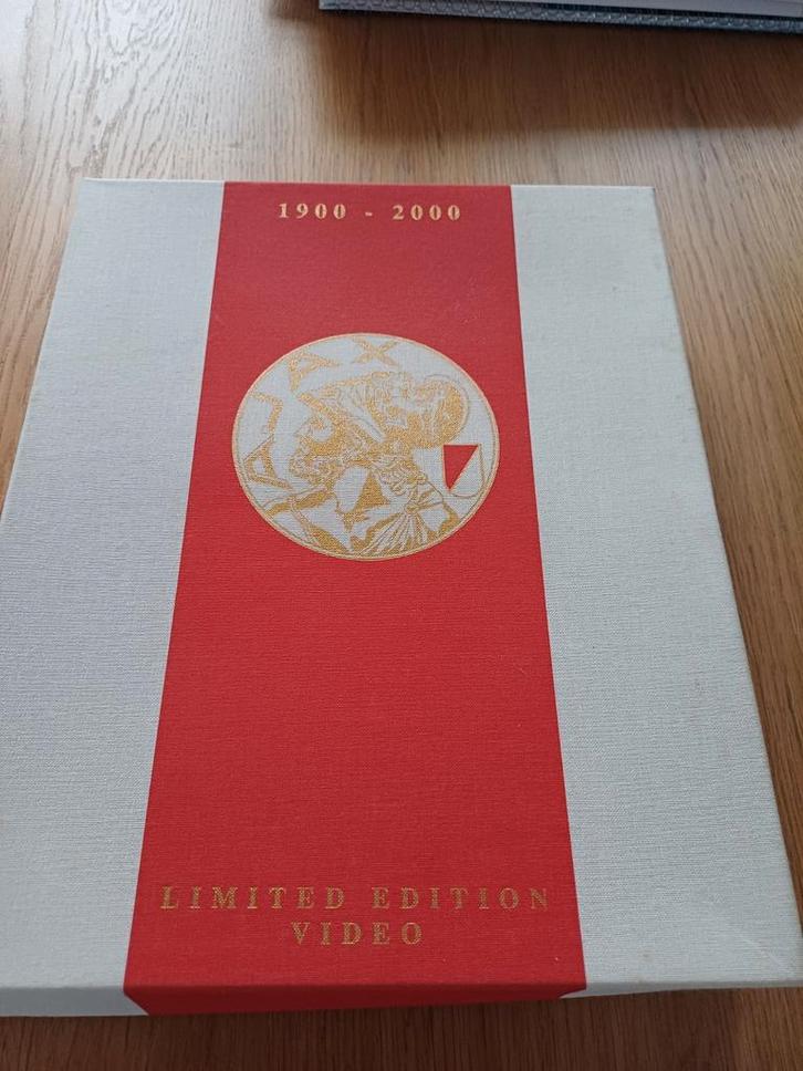 Ajax Jaar 2000 Limited Edition Video/entree kaarten Box, Verzamelen, Sportartikelen en Voetbal, Zo goed als nieuw, Overige typen