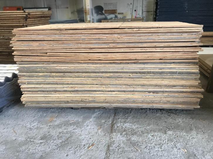 Gebruikte underlayment platen 244cmx122cmx18mm., Tuin en Terras, Palen, Balken en Planken, Gebruikt, Overige typen, 250 cm of meer
