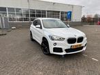 BMW X1 S drive20i 192pk Aut 2019 Wit M sport/ trekhaak., Auto's, 1998 cc, Stof, 1800 kg, Zwart
