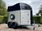 Zeer nette jonge 2 paards aluminium trailer met zadelkamer