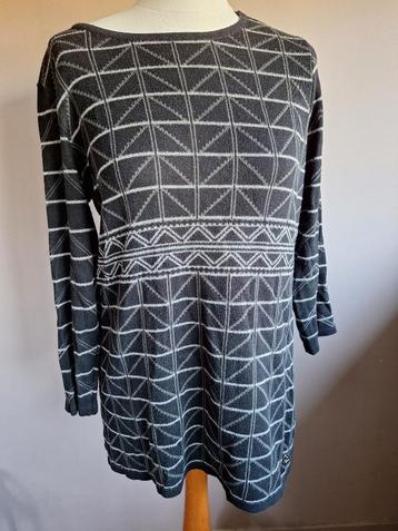 Zwarte stretch trui print, maat M/L beschikbaar voor biedingen