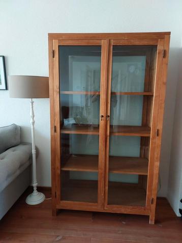 Te koop een mooie teakhouten vitrinekast  beschikbaar voor biedingen