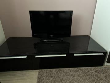 TV Kasten beschikbaar voor biedingen