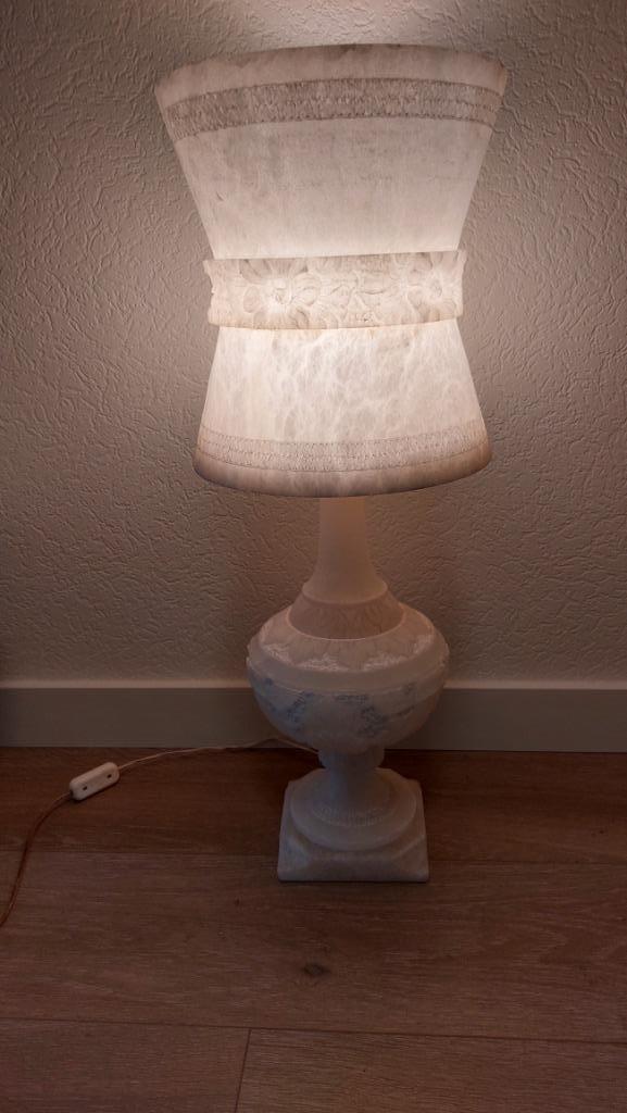 Albast lamp (72 cm), Spanje jaren '70, Huis en Inrichting, Lampen | Losse lampen, Gebruikt, Gloeilamp, 30 tot 60 watt, E27 (groot)