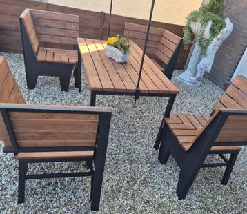 Te koop mooie tuinset met tafel beschikbaar voor biedingen