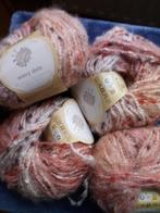 4 Nieuwe bolletjes Wavy Dots / Spikkelgaren, Hobby en Vrije tijd, Breien en Haken, Ophalen of Verzenden, Nieuw, Breien of Haken