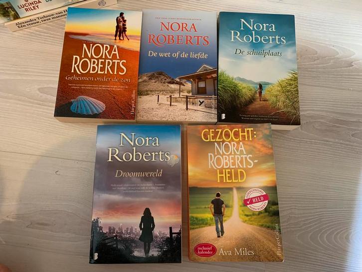 Nora Roberts Boeken Collectie, Boeken, Romans, Zo goed als nieuw, Ophalen of Verzenden