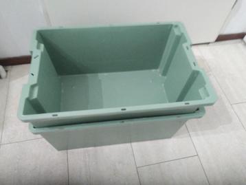 2 stapelbare kratten 60 x 40 x 27 cm, schoon en heel beschikbaar voor biedingen