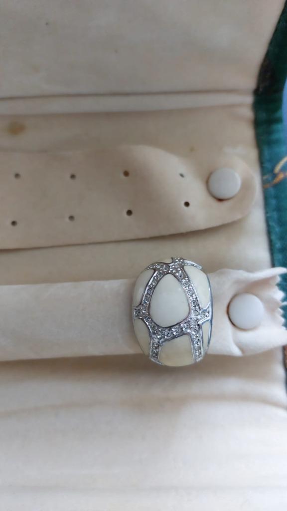 CAMILLE LUCIE RING: bolvorm beige met strass steentjes, Sieraden, Tassen en Uiterlijk, Ringen, Gebruikt, Dame, 18 tot 19, Zilver