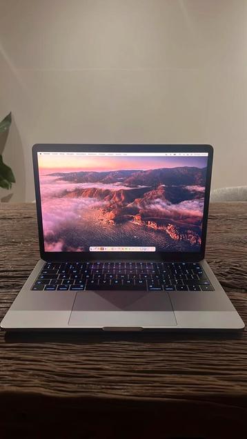 MacBook Pro 13-inch 2017 - Intel Core i5, 8GB RAM beschikbaar voor biedingen